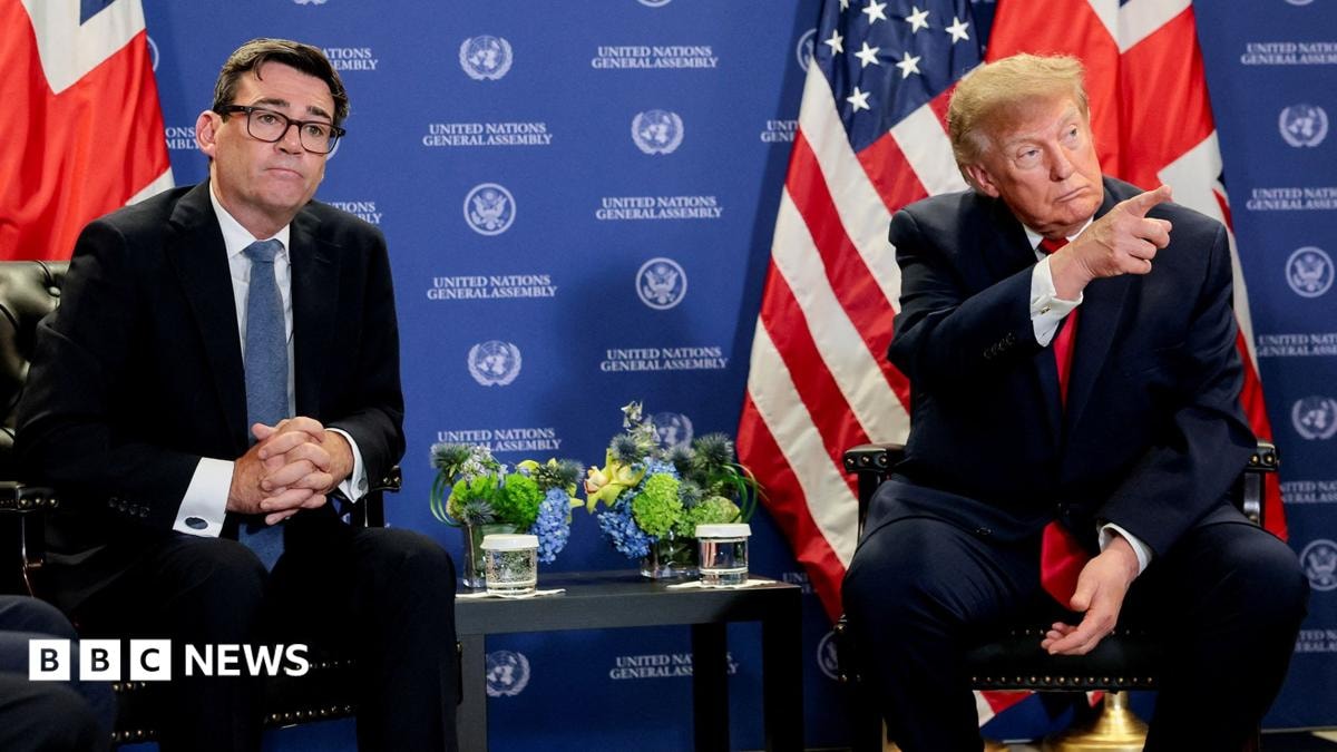 トランプ氏、バーナム氏とのビジネスは可能とするも、チャゴス諸島に関する「ひどい」合意を批判 - BBCニュース速報