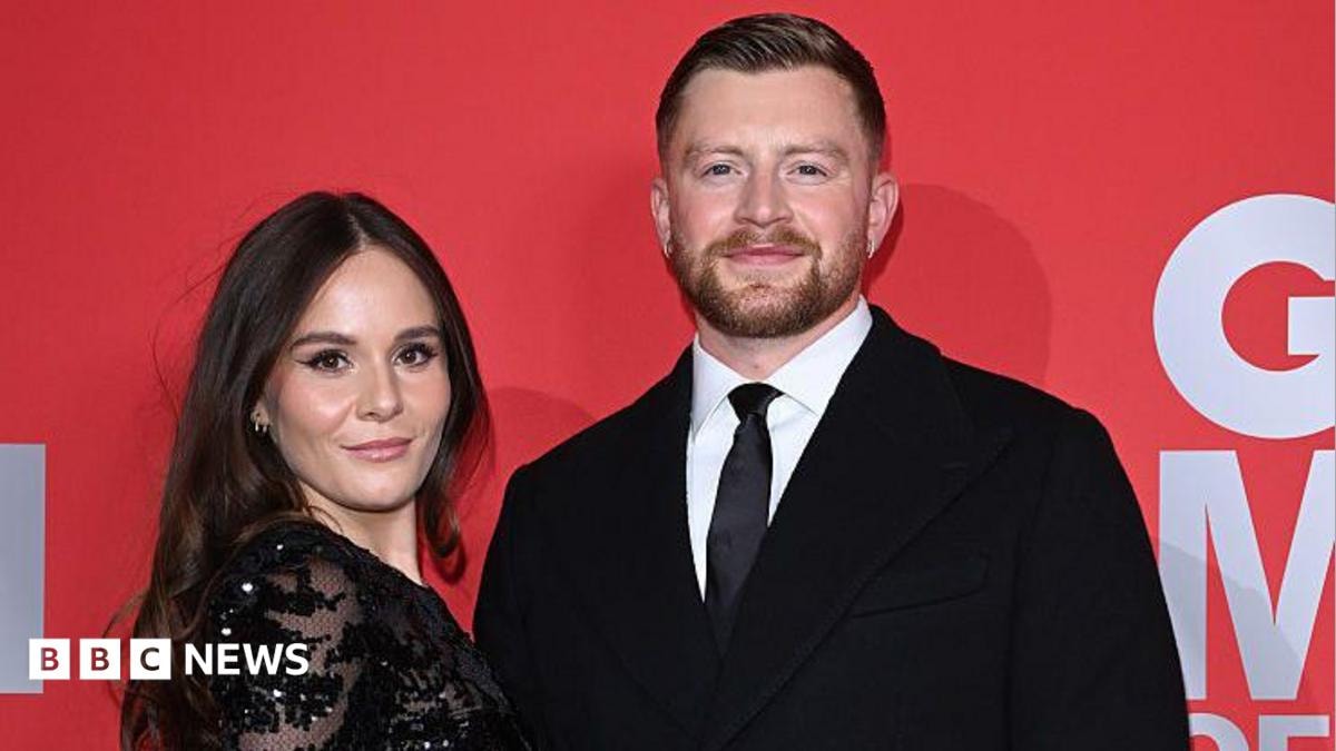 Holly Ramsay and Adam Peaty announce they are expecting first child - BBC News