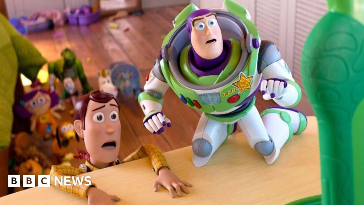 Toy Story 5: Tom Hanks zegt dat film de 'terreur' van technologie aanpakt - BBC News