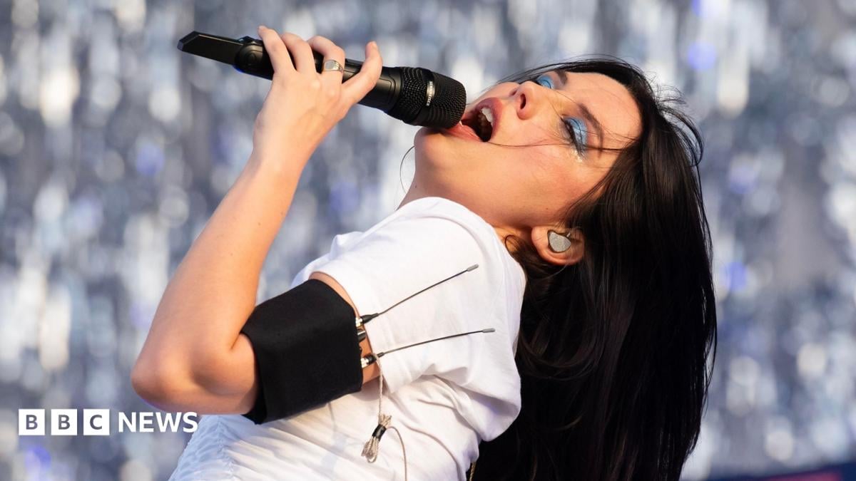 Wolf Alice coverano i Nirvana in un emozionante concerto di ritorno a casa - BBC News