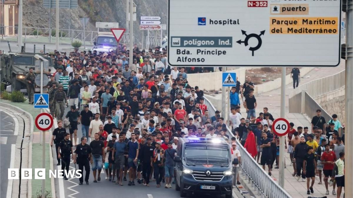 Spain attacks 'selfish' response of some EU countries to Ceuta migrant crossings - BBC News