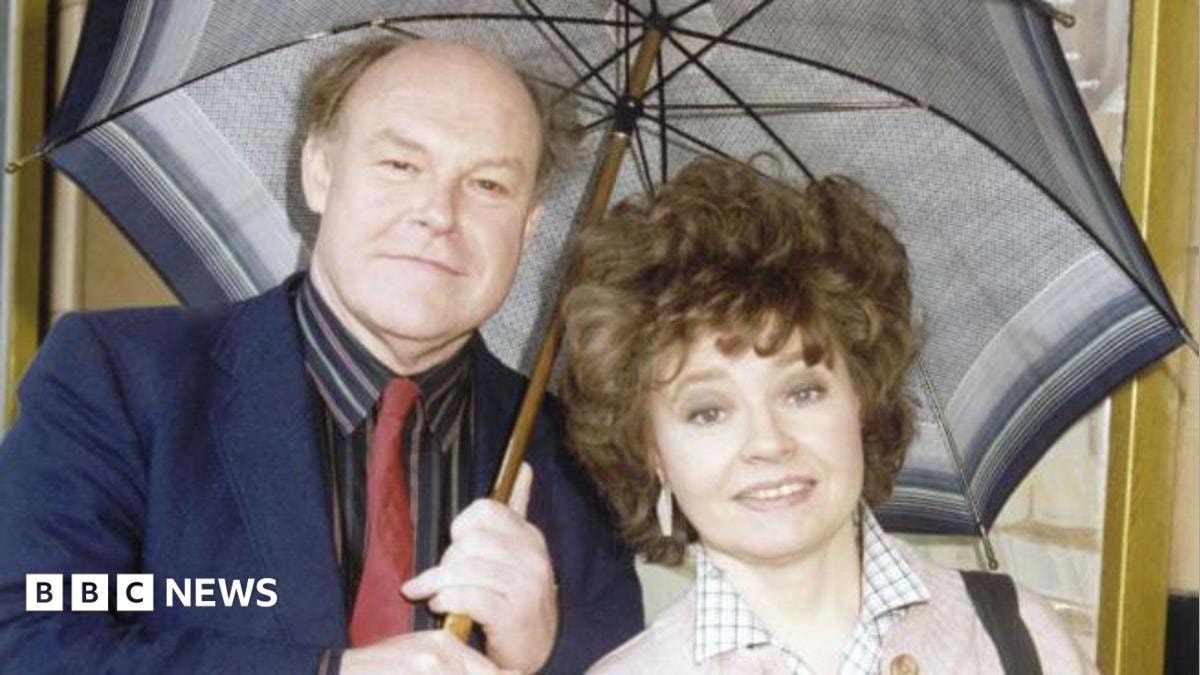 Great Canal Journeys es 'realmente una historia de amor', afirma el hijo de Timothy West y Prunella Scales - BBC News