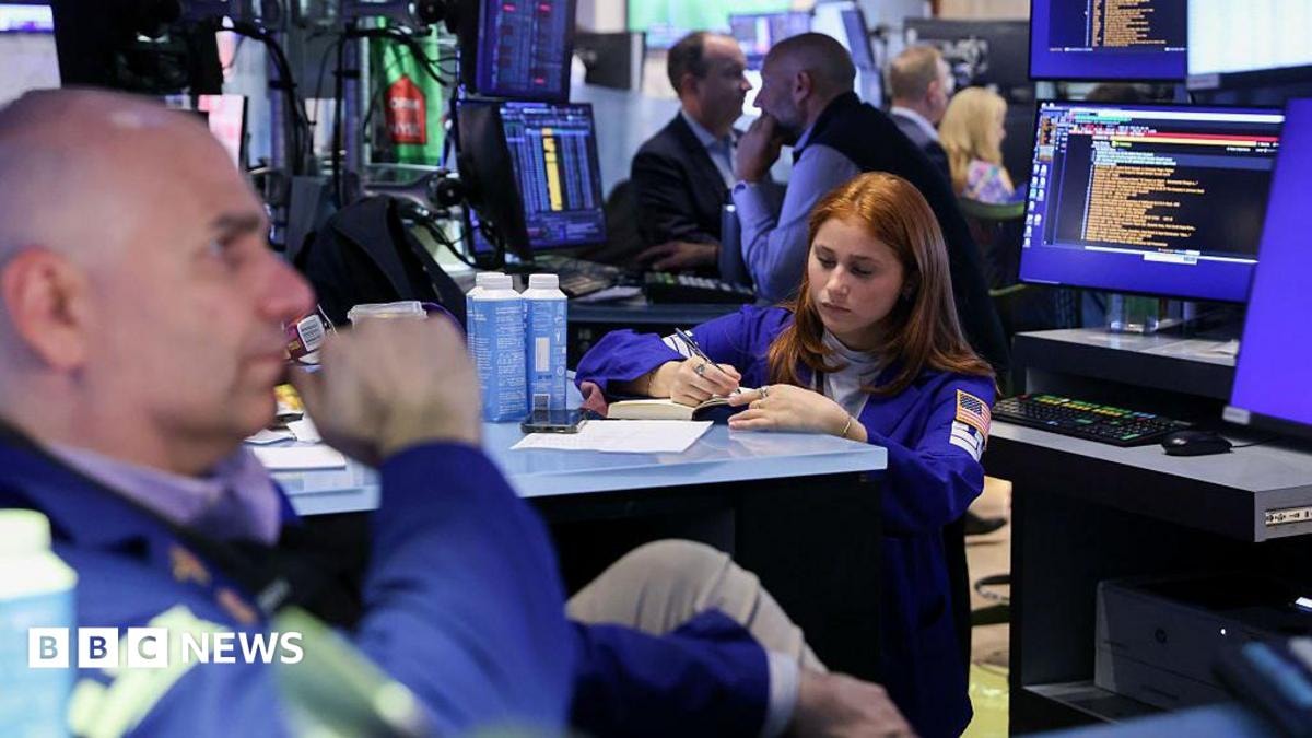 Tech stocks tumble on concerns over AI spending - BBC News