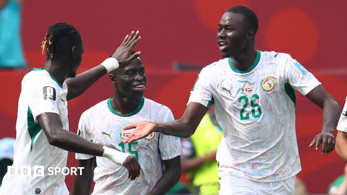 Senegal 5-0 Iraq: Substitute Pape Gueye scores twice as Senegal boost World Cup knockout stage hopes - BBC Sport