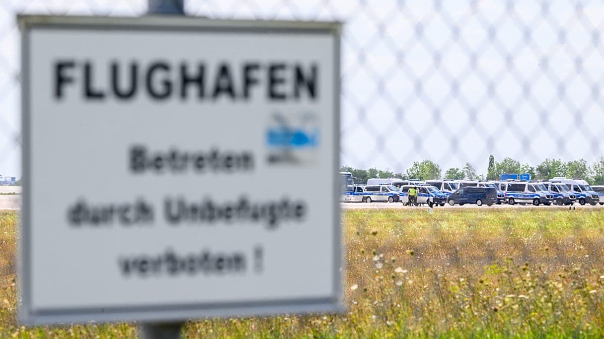 Pelaku serangan hibrida terhadap Jerman 'akan membayar', kata Merz, saat pejabat temukan drone ketiga di bandara