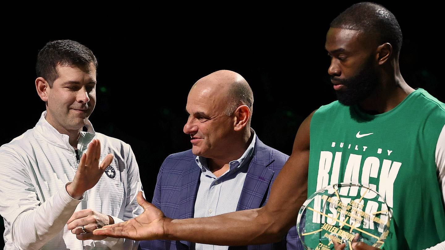 Brad Stevens spreekt zich direct uit over situatie Jaylen Brown na jacht op Giannis Antetokounmpo