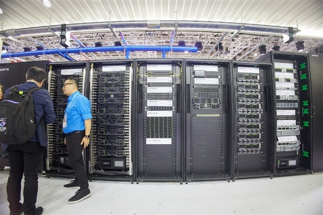 Meta compute plan revives AI bubble worries, but server suppliers stay upbeat