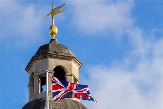 Europe, UK, and US financial sectors respond differently as advanced AI reshapes industry and regulation
