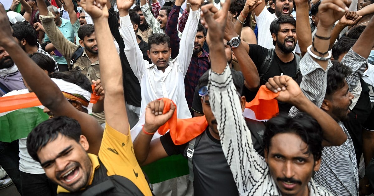 Indiase minister van Onderwijs treedt af nadat escalerende Cockroach-protesten PM Narendra Modi uitdagen