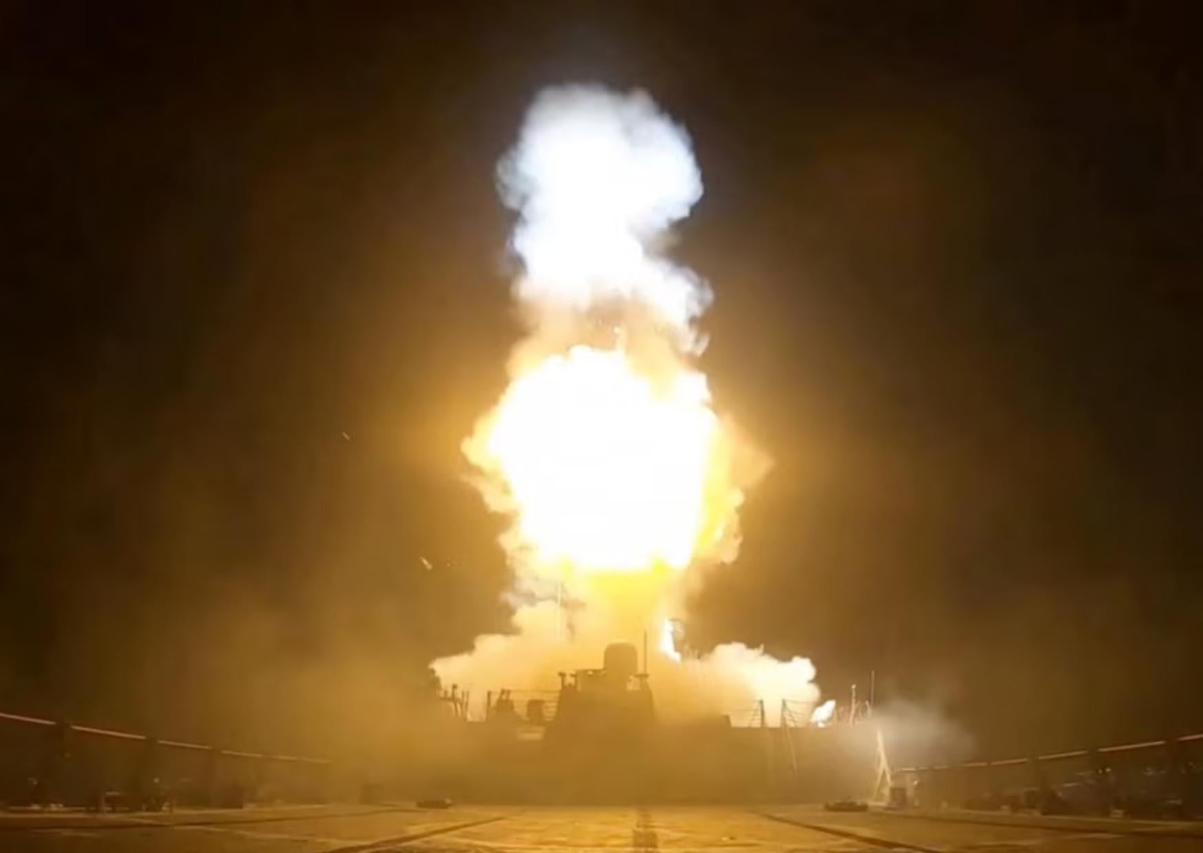 US-Iran Conflict Deepens with New Strikes and Gulf Attacks - PakTribune