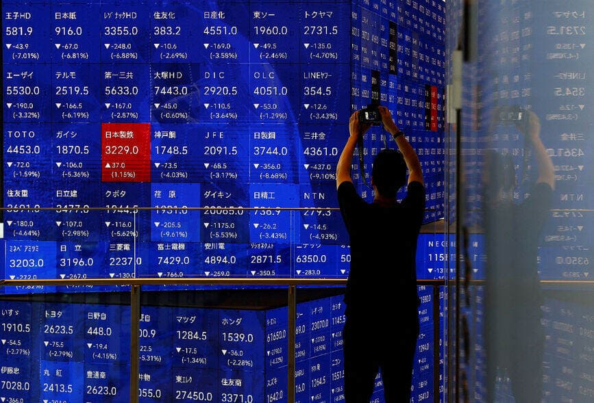 Japanese Stocks Top 65,000 for First Time. Trump Says Saturday US-Iran Deal Basically Reached