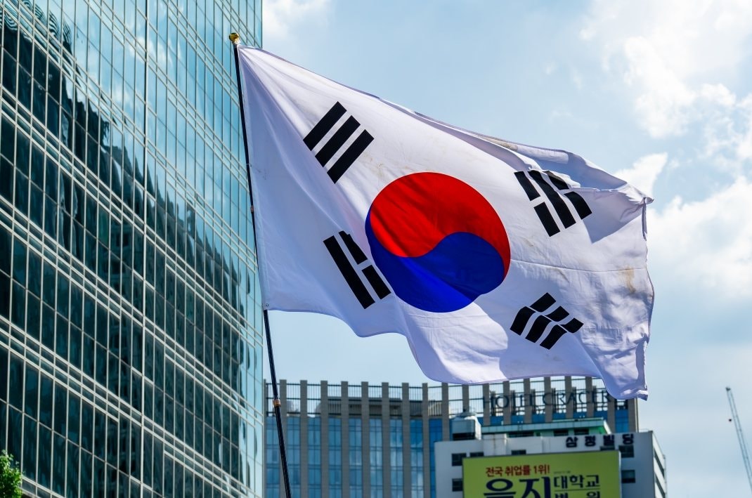 KOSPI Surge Triggers Curbs, SK Hynix Soars 9% Leading Chip Stocks, Samsung and Kioxia Gain