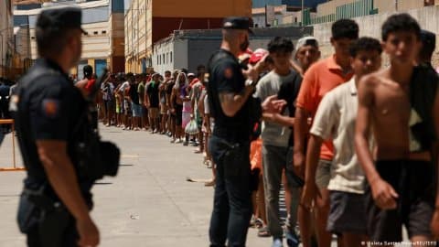 Ceuta: España establece controles fronterizos para los viajeros procedentes de Italia - InfoMigrants