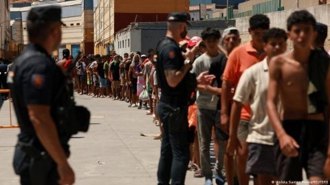 Ceuta: España establece controles fronterizos para los viajeros procedentes de Italia - InfoMigrants