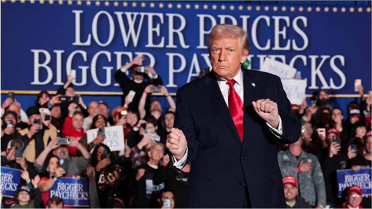 L'approvazione di Trump scende al 39% e gli elettori attribuiscono a lui l'inflazione economica