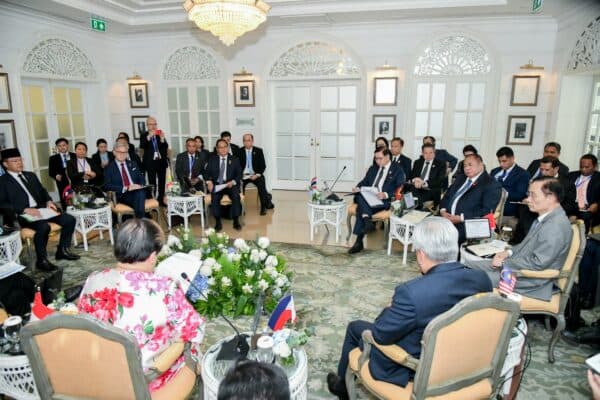 I ministri degli Esteri dell'ASEAN tengono un incontro 'rompighiaccio' con l'omologo del Myanmar