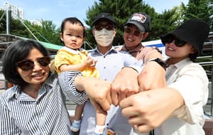 Snapshots from the polls - The Korea Herald