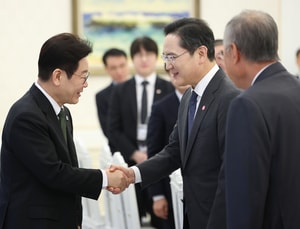 Lee set to unveil large-scale investment plans in advanced tech, including chip cluster - The Korea Herald