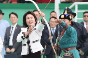 Ruling party threatens to sue lawmaker over 'fake news' clip featuring first lady - The Korea Herald