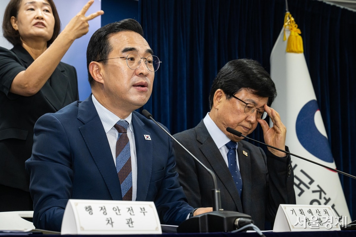 Finance, Education Ministers Brief Media on Fiscal Strategy Meeting - Seoul Economic Daily