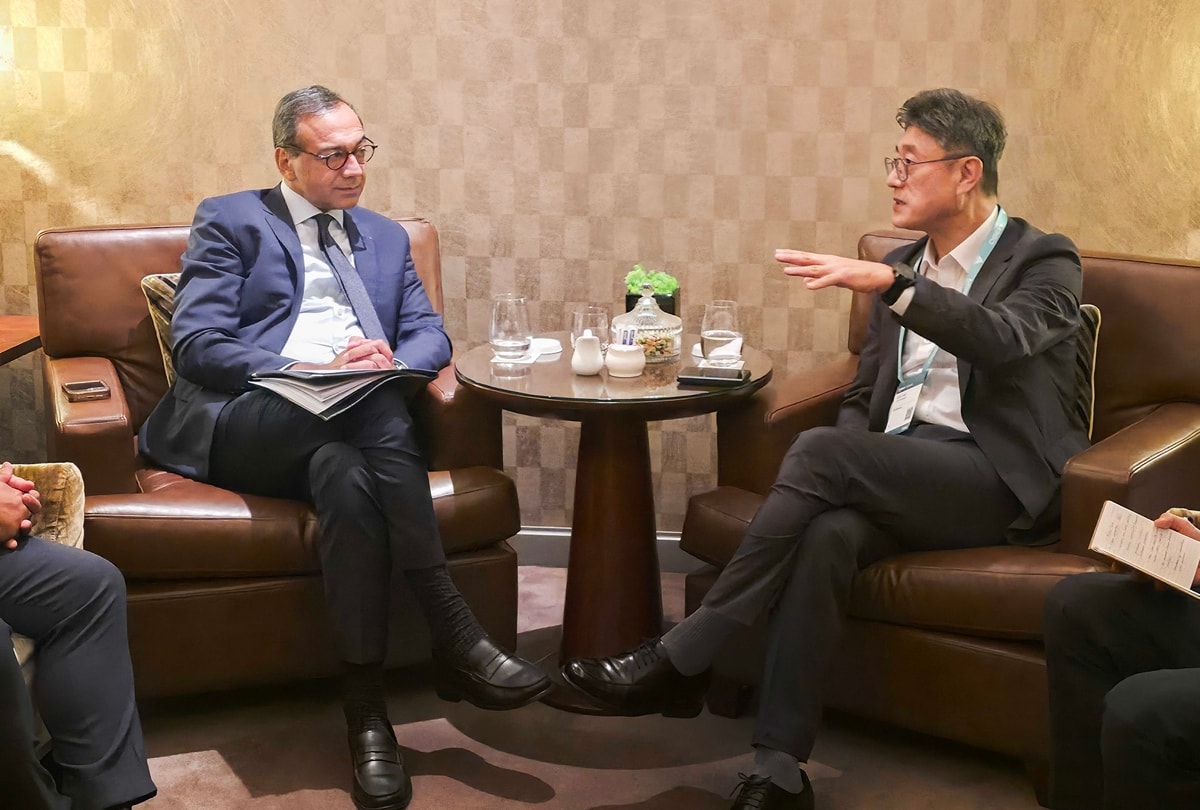 SK Telecom CEO Expands AI Partnerships at GSMA Forum - Seoul Economic Daily