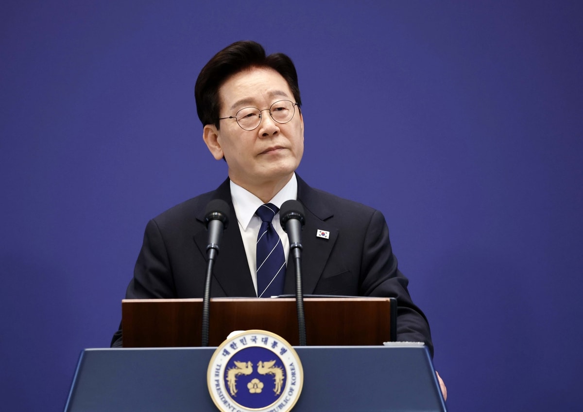 Lee Rules Out Second Term, Asks Assembly to Drop Prosecution Clause - Seoul Economic Daily