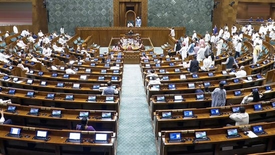 Parlement debatteert vandaag over strengere wet tegen lekken van examenvragen na dagen van protesten door oppositie