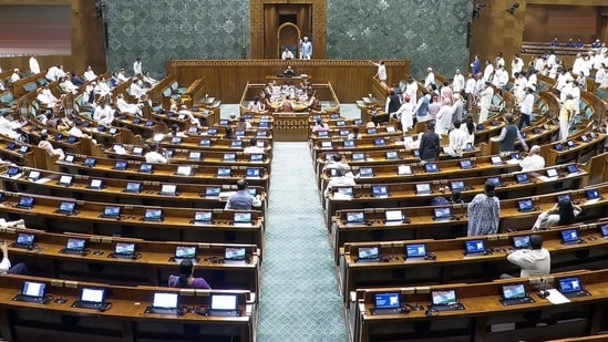 Le Parlement débat aujourd'hui d'un projet de loi plus strict contre les fuites de sujets après plusieurs jours de protestations de l'Opposition