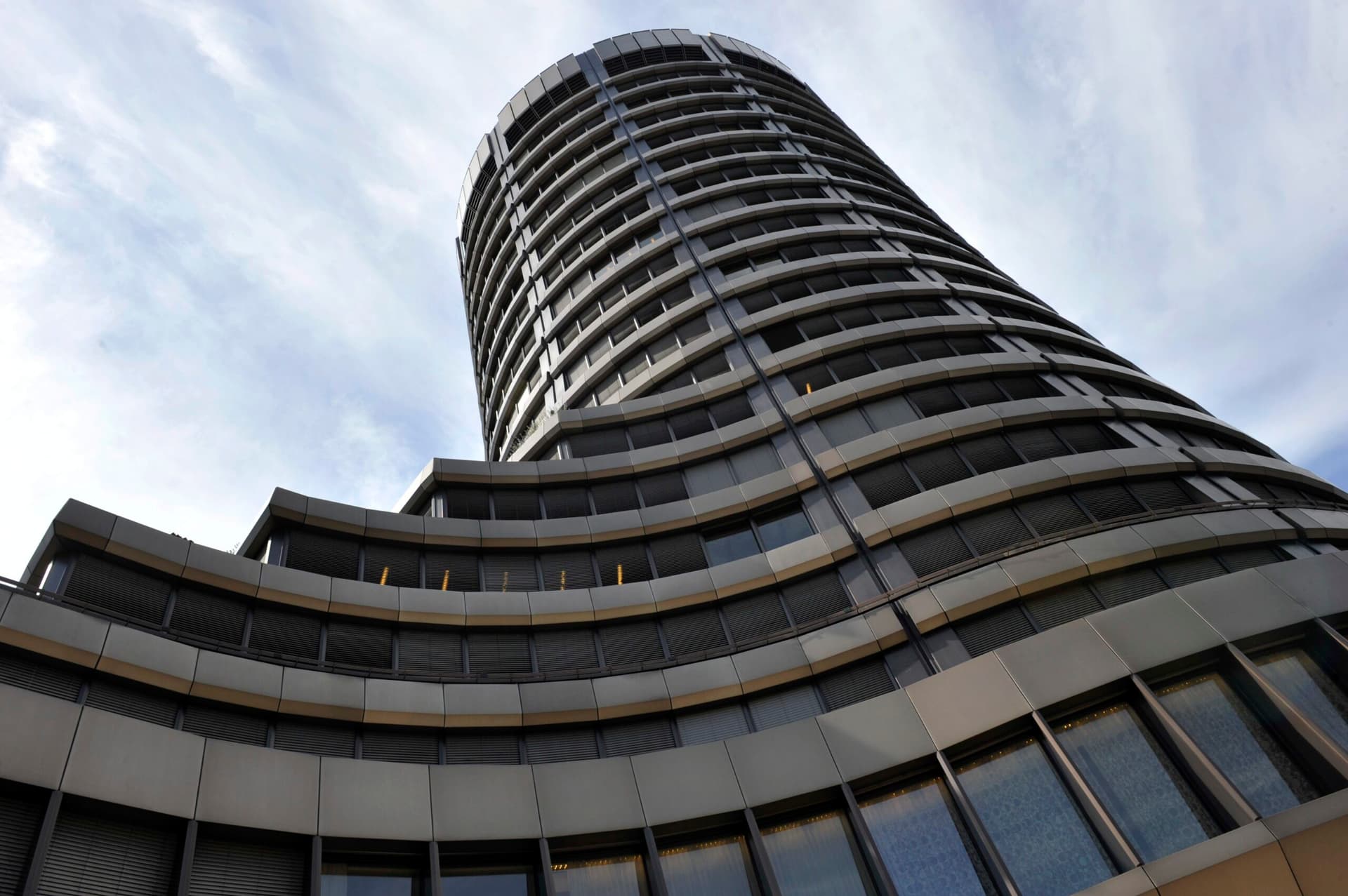 Debt, AI Boom and Financial Fragilities Raise Global Risks, BIS Says