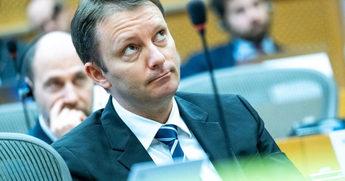 El estancamiento político de Rumania corre el riesgo de entregar el poder a la extrema derecha, advierte el candidato a primer ministro
