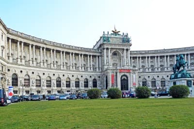 Lagging Behind in Artificial Intelligence: Lagarde and Van der Bellen Call for a European Capital Markets Union - Vindobona.org